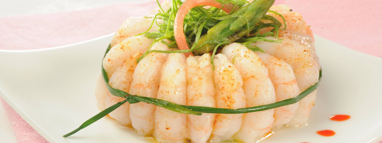 Crevettes cuites en vinaigrette d&rsquo;agrumes et Chorizo croustillant