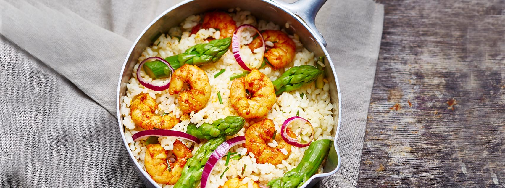 Risotto au safran, crevettes et asperges vertes