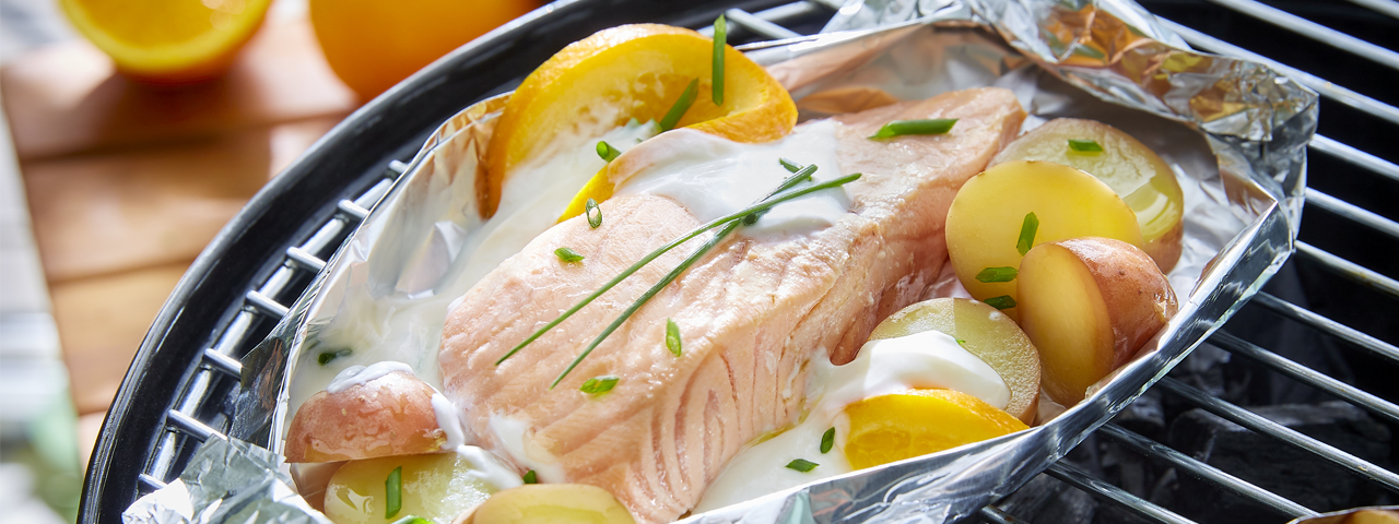 Papillotes saumon, pommes de terre et crème fraîche à l’orange