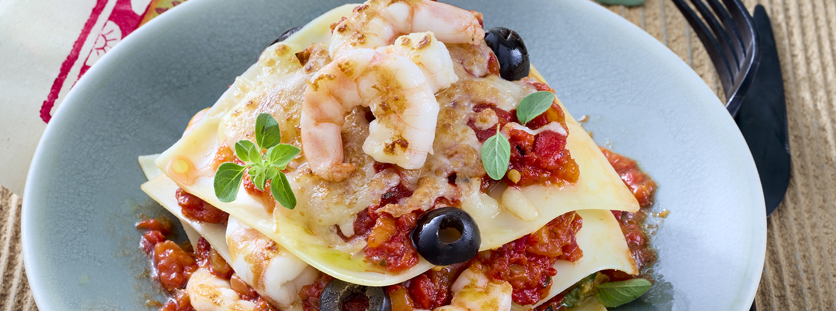 Lasagnes crevettes, tomates et olives
