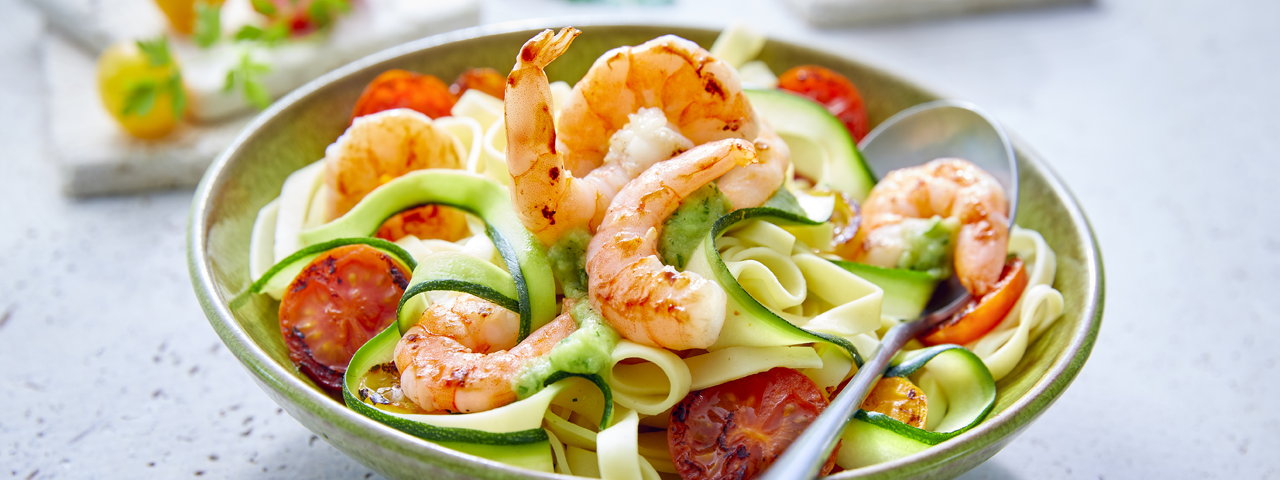 Tagliatelles aux crevettes courgette et tomates cerises