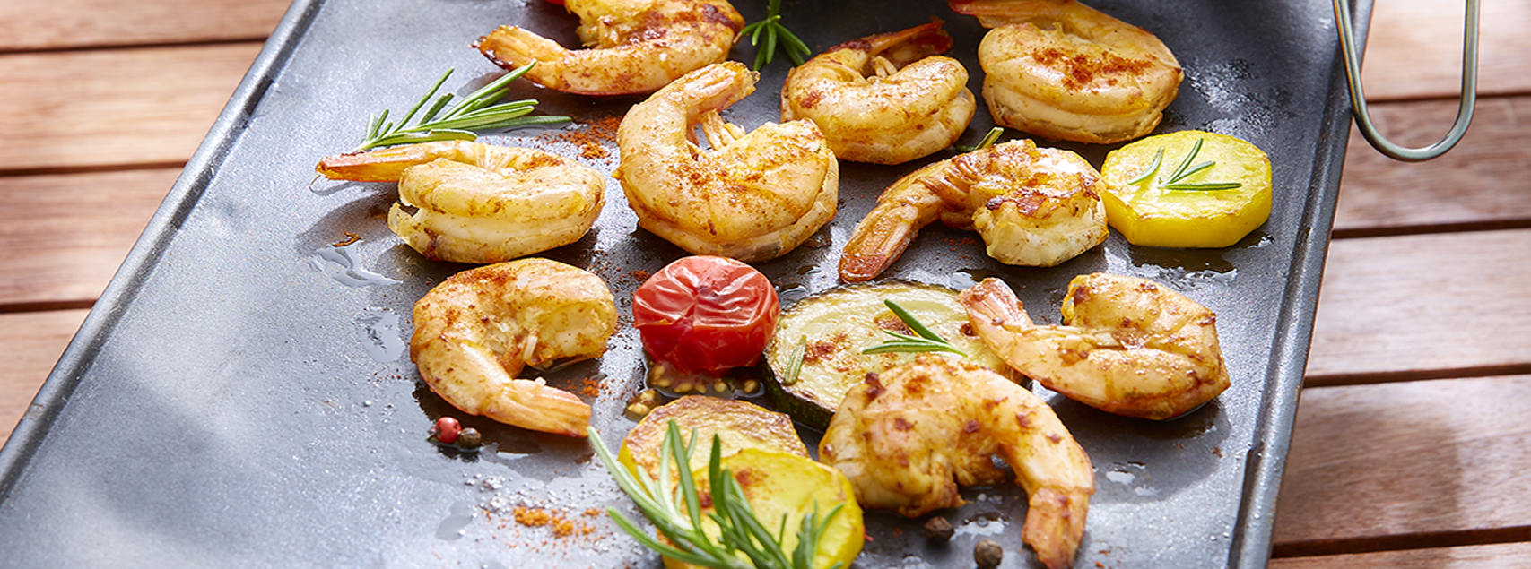 Crevettes d’Equateur à la plancha, marinées au piment et au romarin
