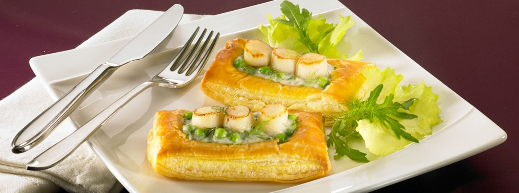 Feuilletés aux Noix de Saint-Jacques, petits pois et aneth