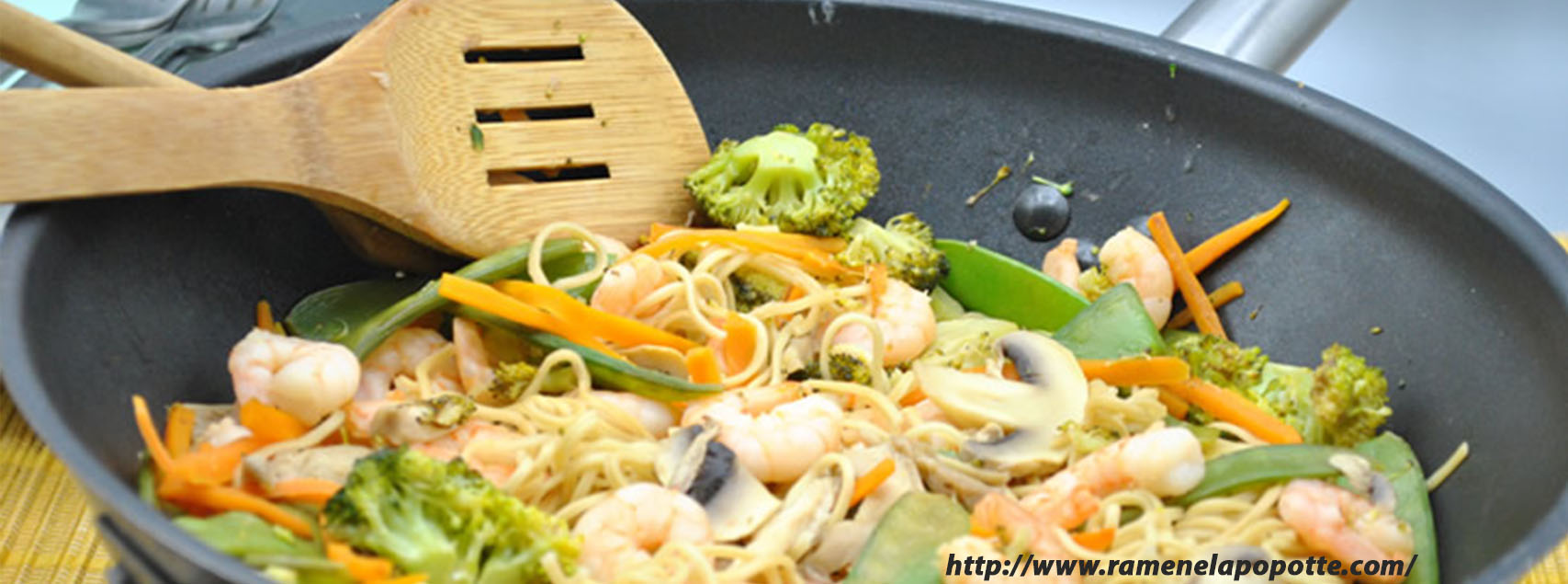 Poêlée de crevettes, nouilles et légumes d&rsquo;automne