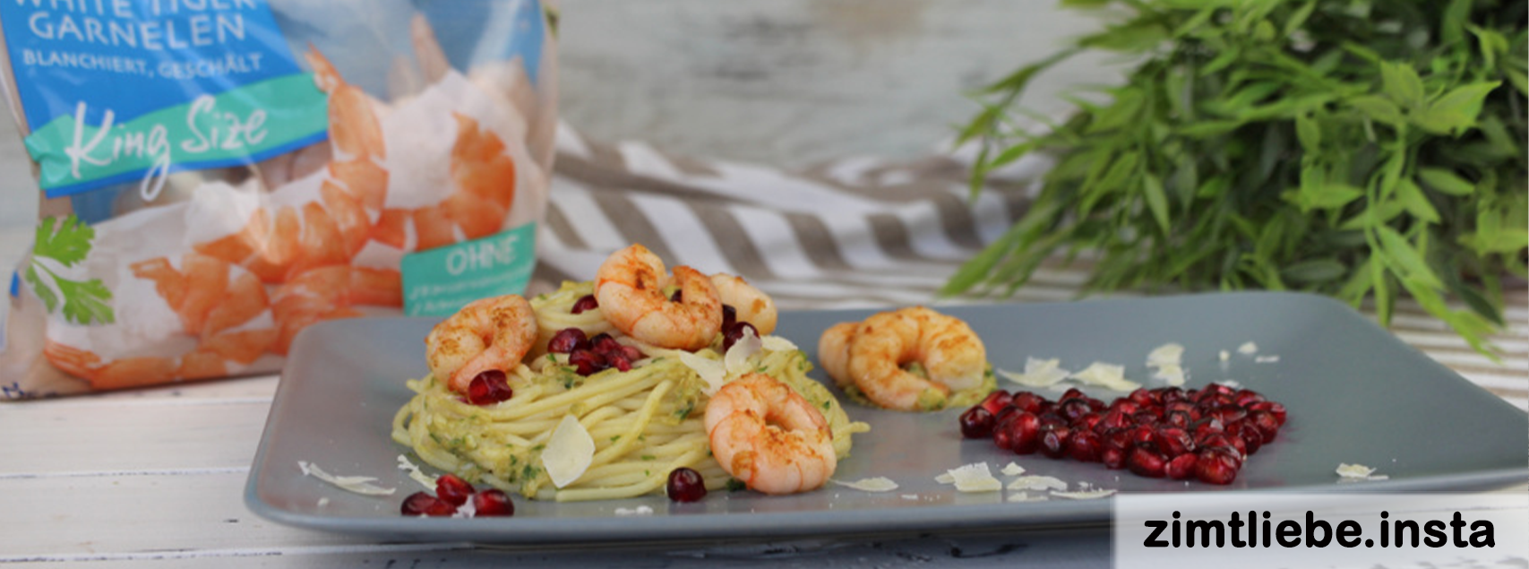 Spaghettis au pesto d&rsquo;avocat et crevettes
